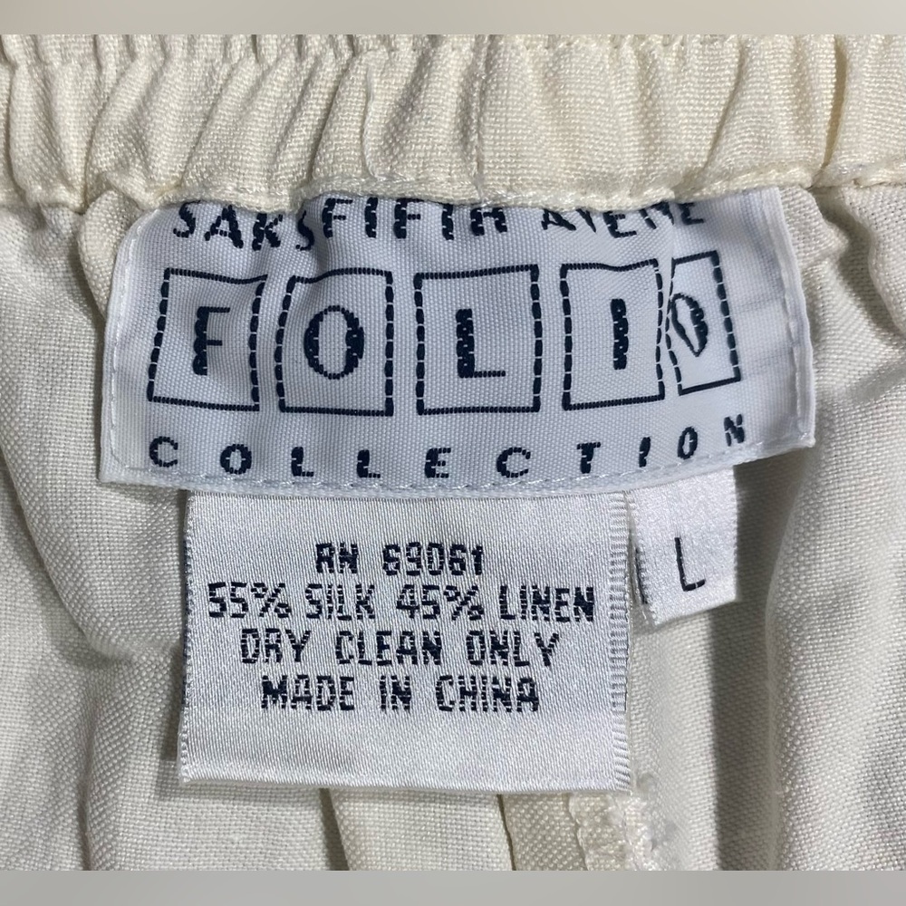 Saks Fifth Avenue Folio Collection White Pants
Size L 55% Linen/45% Silk - Picture 3 of 4